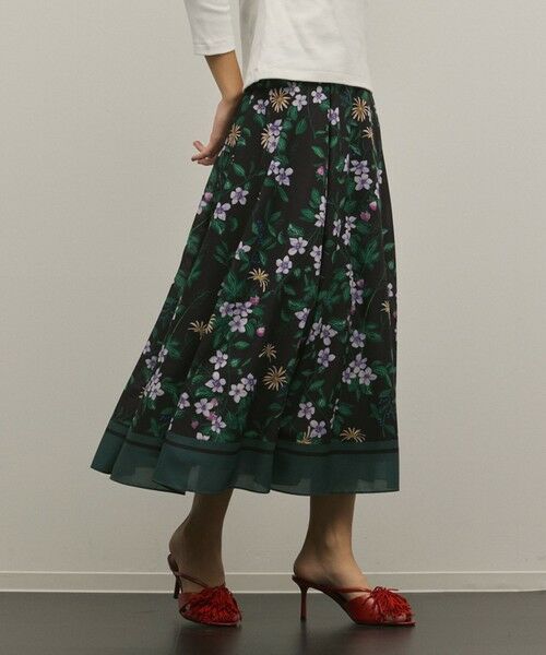 GRACE CONTINENTAL / グレースコンチネンタル ロング・マキシ丈スカート | プリントタックフレアスカート | 詳細13