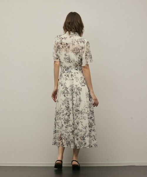 GRACE CONTINENTAL / グレースコンチネンタル ミニ丈・ひざ丈ワンピース | 【スタイリスト木津明子さんインスタライブ紹介】フラワープリントシャツフレアワンピース | 詳細3