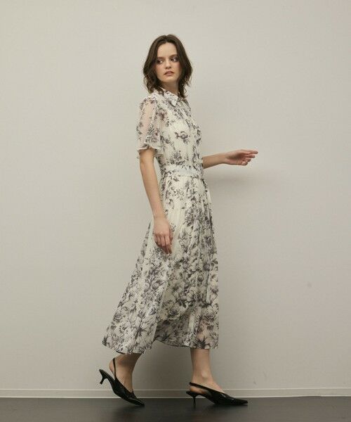 GRACE CONTINENTAL / グレースコンチネンタル ミニ丈・ひざ丈ワンピース | 【スタイリスト木津明子さんインスタライブ紹介】フラワープリントシャツフレアワンピース | 詳細4