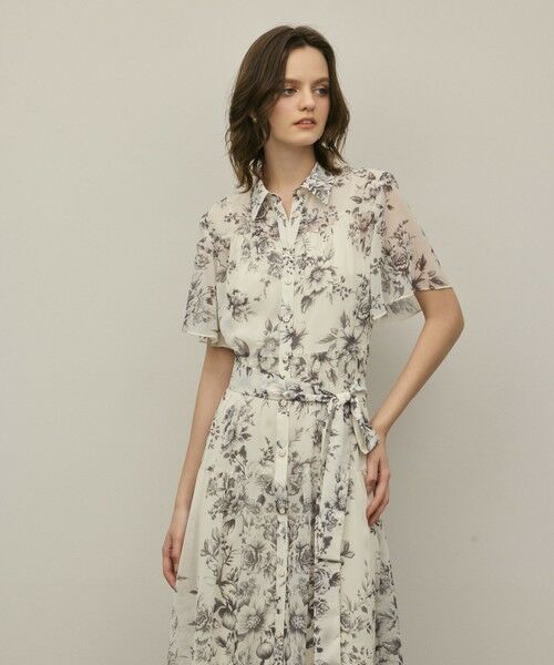 GRACE CONTINENTAL / グレースコンチネンタル ミニ丈・ひざ丈ワンピース | 【スタイリスト木津明子さんインスタライブ紹介】フラワープリントシャツフレアワンピース（キナリ）