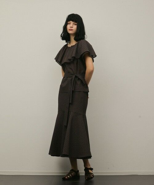 GRACE CONTINENTAL / グレースコンチネンタル シャツ・ブラウス | 【スタイリスト木津明子さんインスタライブ紹介】チェックケープブラウス（ブラウン）