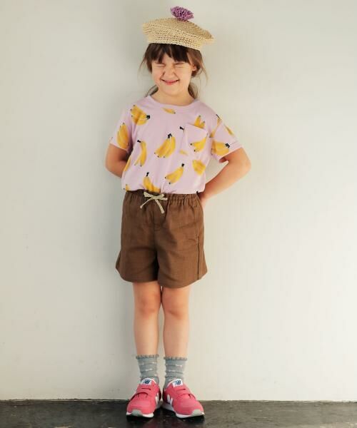 夏らしいバナナプリントが目をひく
Tシャツは存在感たっぷり！
