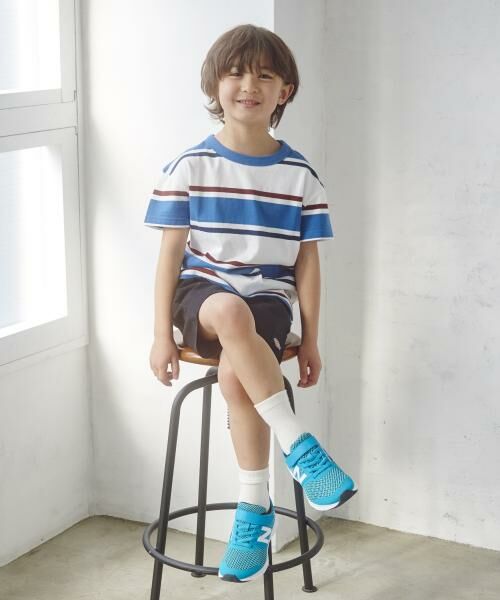 レトロなカラーリングのボーダーが
春夏のスタイルに映えるTシャツ