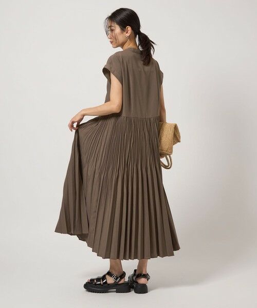 SALE☆BCBG MAXAZRIA ホルタープリーツマキシ丈ワンピース 処分SALE】BCBG MAXAZRIA ホルターネック ワンピース - メルカリ