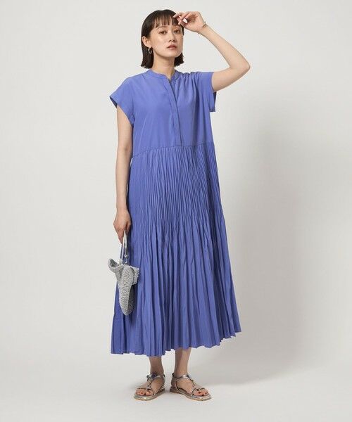 René 水色 ベルト付きワンピース プリーツ　ひざ丈 René 水色 ベルト付きワンピース プリーツ ひざ丈