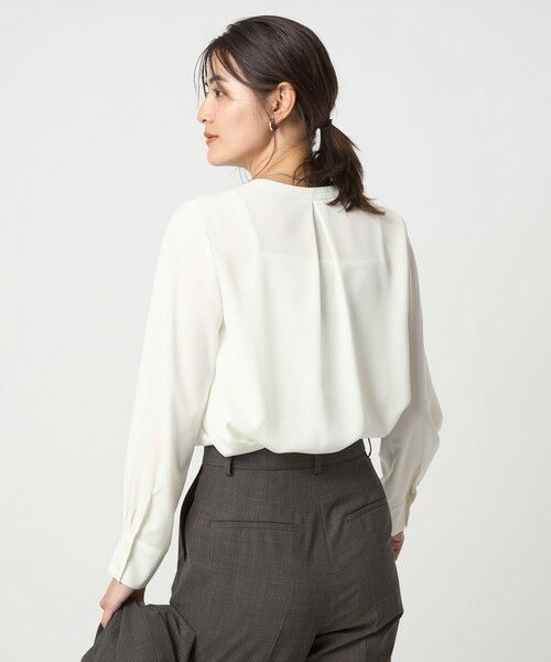 green label relaxing / グリーンレーベル リラクシング シャツ・ブラウス | 肩タック Vネック ブラウス マシンウォッシャブル UVカット | 詳細1