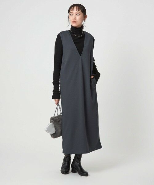 green label relaxing / グリーンレーベル リラクシング ロング・マキシ丈ワンピース | ディープ Vネック ジャンパースカート | 詳細9