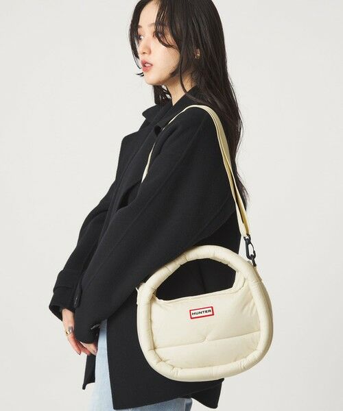 green label relaxing / グリーンレーベル リラクシング ショルダーバッグ | ＜HUNTER＞フレイムド パファー ホーボー バッグ （ミディ） | 詳細1