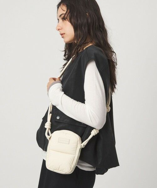 green label relaxing / グリーンレーベル リラクシング ショルダーバッグ | ＜HUNTER＞イントレピッド エクストラ パフド フォンポーチ | 詳細1