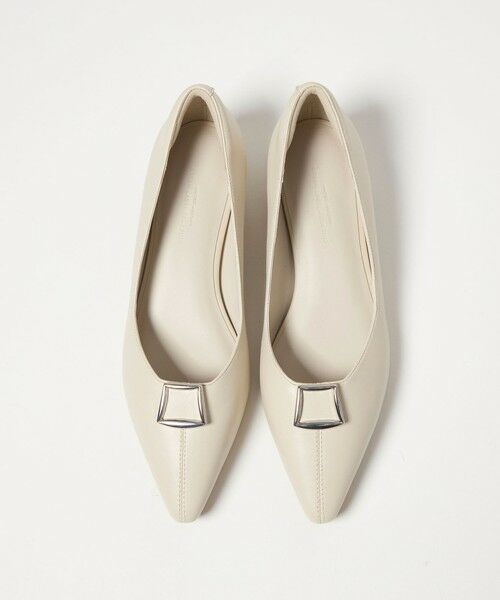 green label relaxing / グリーンレーベル リラクシング パンプス | ポインテッド バックル パンプス 晴雨兼用 撥水（OFF WHITE）