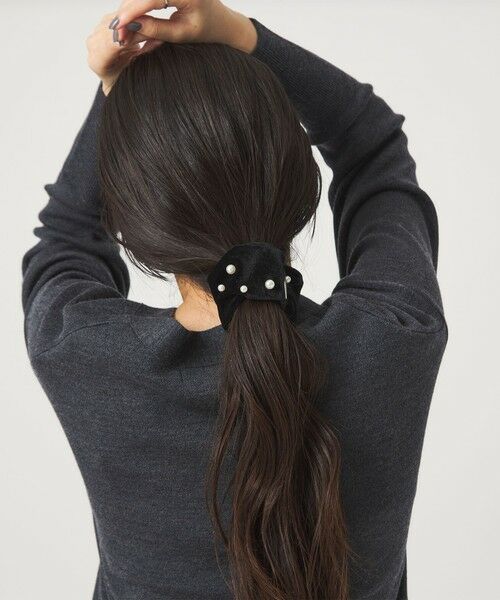 green label relaxing / グリーンレーベル リラクシング ヘアゴム・シュシュ | 【WEB限定】起毛 ヘアカフ（フェイクパール） | 詳細2