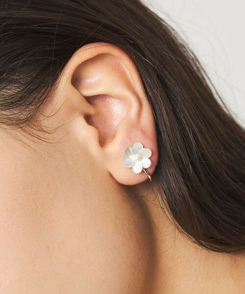 green label relaxing / グリーンレーベル リラクシング ピアス・イヤリング | シェル フラワー イヤリング | 詳細3