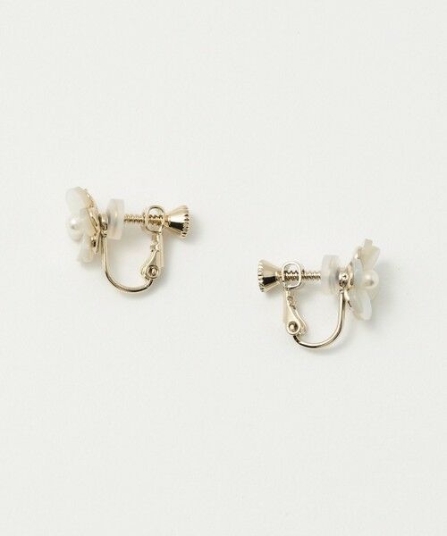 green label relaxing / グリーンレーベル リラクシング ピアス・イヤリング | シェル フラワー イヤリング | 詳細4