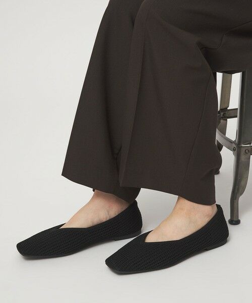 green label relaxing / グリーンレーベル リラクシング フラットシューズ | ウェルネスシアー スクエア V フラットシューズ / ニットシューズ（BLACK）
