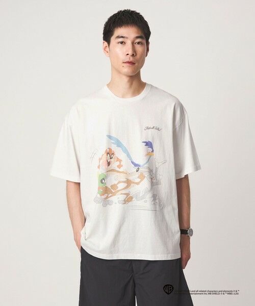 green label relaxing / グリーンレーベル リラクシング Tシャツ | 【別注】＜URBAMENT＞「ルーニー・テューンズ」半袖 Tシャツ（OFF WHITE）