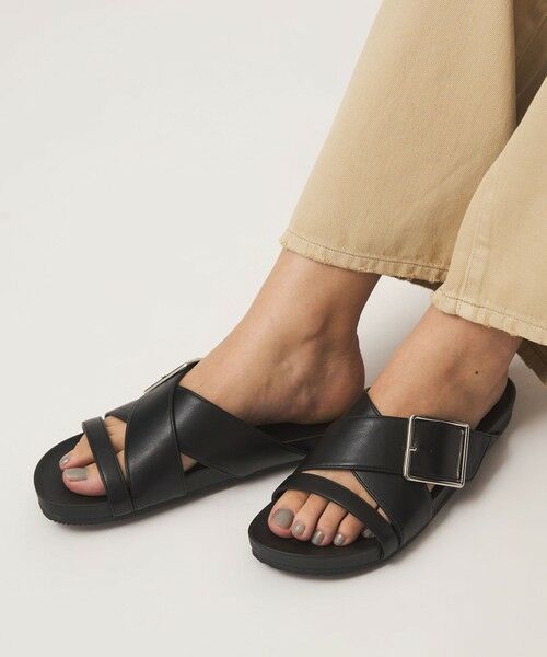 green label relaxing / グリーンレーベル リラクシング サンダル | ビッグバックル フラットサンダル(BLACK)