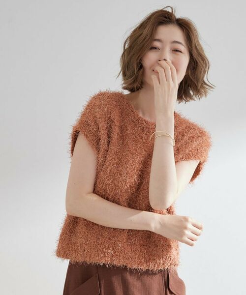 grove / グローブ ニット・セーター | 夏の余韻と秋の気配をつなぐ ラメフェザーニットベスト | 詳細5