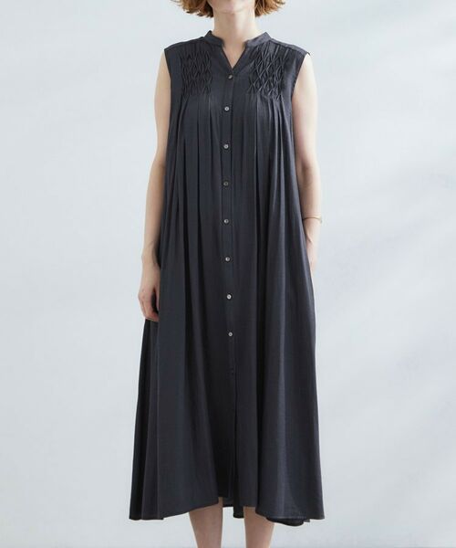 grove / グローブ ロング・マキシ丈ワンピース | シャンブレースモッキングワンピース | 詳細17