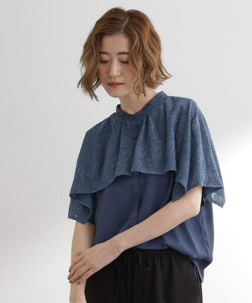 grove / グローブ シャツ・ブラウス | 透け感と刺繍で魅せる ペイズリー刺繍ケープブラウス(ブルー(093))