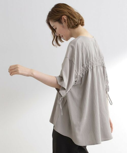 grove / グローブ カットソー | 後ろ姿で魅せる バックドロストシャーリングTシャツ | 詳細2