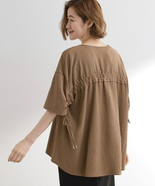 grove / グローブ カットソー | 後ろ姿で魅せる バックドロストシャーリングTシャツ(モカブラウン(042))