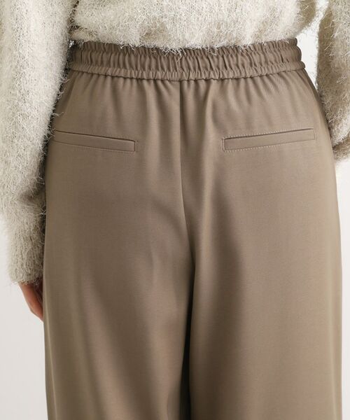 grove / グローブ パンツ | きれい見えとリラックス感を両立。秋の大人カジュアルに効くイージーパンツ | 詳細18