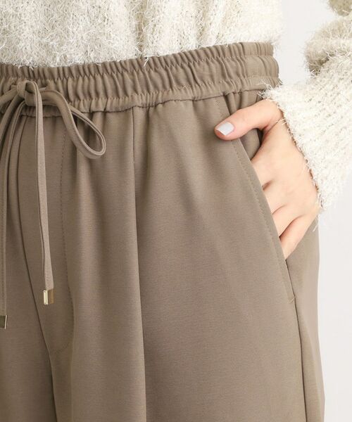 grove / グローブ パンツ | きれい見えとリラックス感を両立。秋の大人カジュアルに効くイージーパンツ | 詳細19