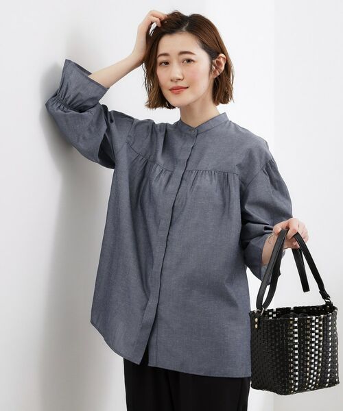 grove / グローブ シャツ・ブラウス | 【貴島明日香さん着用/イージーケア/接触冷感】麻ブレンドスタンドギャザーシャツ(デニムライク(094))