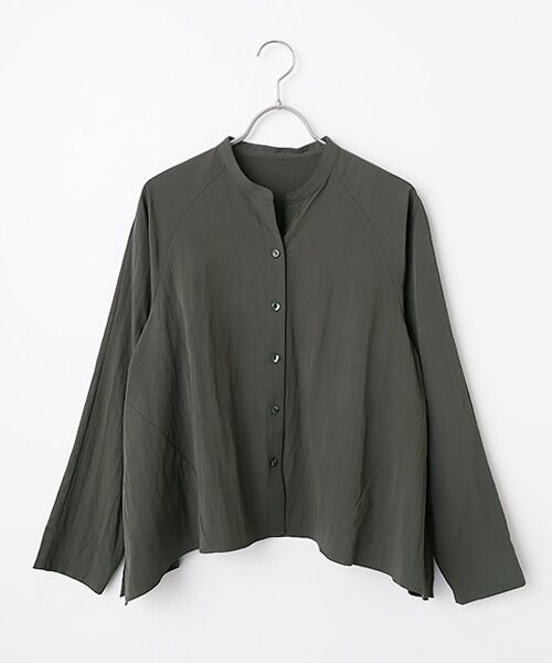 Harriss / ハリス シャツ・ブラウス | イレギュラーヘムバンドカラーブラウス（チャコールグレー）