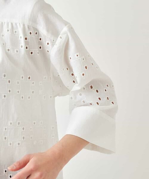 HIROKO BIS / ヒロコビス シャツ・ブラウス | アイレット刺繍デザインチュニックシャツ /洗える | 詳細5