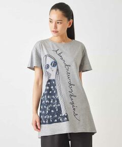 【新しい1日が始まるワクワクと希望を表現】メッゼージプリントアートTシャツ<br><br>◆ デザイン･おすすめポイント ◆<br>サングラスの女の子を脇続きで大胆にプリントしたアートマインドを上げてくれる一枚。刺繍やスパンコールで立体ポイントを付けたアクセントカラーがポイントです。滑らかで優しい肌触りとリラクシーなチュニックフレアシルエット。コンパクトボトムと合わせてデイリー使いにも重宝するおすすめのアイテムです。<br>model:H172 B81 W58 H86 着用サイズ:M<br><br>◆ 素材 ◆<br>希少繊維スーピマコットンを使用したソフトタッチで柔らかい質感のストレッチ素材。綺麗な表情のバイオシル加工でクオリティの高い日本製です。<br><br>-----------------------------------<br>透け感 : なし<br>伸縮性 : なし<br>光沢感 : ややあり<br>生地の厚さ : ふつう<br>-----------------------------------