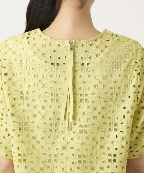 HIROKO BIS / ヒロコビス シャツ・ブラウス | アイレット刺繍タックヘムブラウス | 詳細4