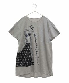 【新しい1日が始まるワクワクと希望を表現】メッゼージプリントアートTシャツ<br><br>◆ デザイン･おすすめポイント ◆<br>サングラスの女の子を脇続きで大胆にプリントしたアートマインドを上げてくれる一枚。刺繍やスパンコールで立体ポイントを付けたアクセントカラーがポイントです。滑らかで優しい肌触りとリラクシーなチュニックフレアシルエット。コンパクトボトムと合わせてデイリー使いにも重宝するおすすめのアイテムです。<br>model:H172 B81 W58 H86 着用サイズ:M<br><br>◆ 素材 ◆<br>希少繊維スーピマコットンを使用したソフトタッチで柔らかい質感のストレッチ素材。綺麗な表情のバイオシル加工でクオリティの高い日本製です。<br><br>-----------------------------------<br>透け感 : なし<br>伸縮性 : なし<br>光沢感 : ややあり<br>生地の厚さ : ふつう<br>-----------------------------------