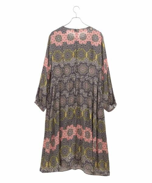 HIROKO BIS GRANDE / ヒロコビス グランデ ロング・マキシ丈ワンピース | 【大きいサイズ】ヴィンテージ風モチーフ総柄ワンピース /洗濯機で洗える | 詳細1