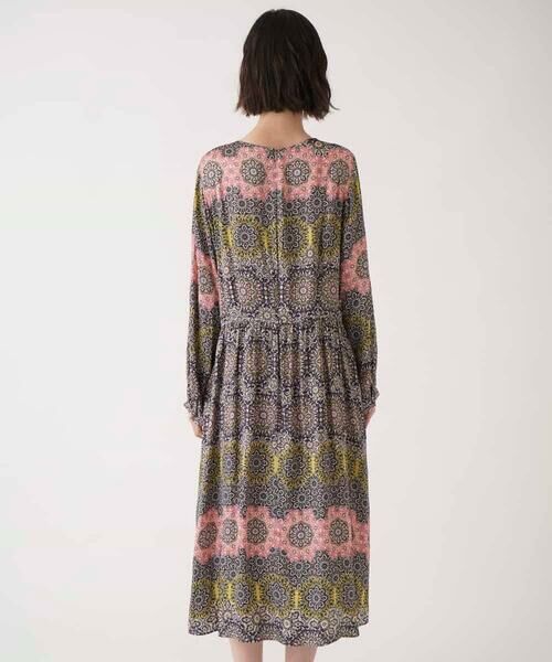 HIROKO BIS GRANDE / ヒロコビス グランデ ロング・マキシ丈ワンピース | 【大きいサイズ】ヴィンテージ風モチーフ総柄ワンピース /洗濯機で洗える | 詳細10