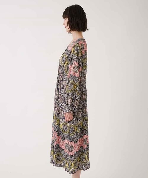 HIROKO BIS GRANDE / ヒロコビス グランデ ロング・マキシ丈ワンピース | 【大きいサイズ】ヴィンテージ風モチーフ総柄ワンピース /洗濯機で洗える | 詳細9