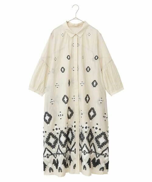 HIROKO BIS GRANDE / ヒロコビス グランデ ロング・マキシ丈ワンピース | 【大きいサイズ】エスニックモチーフドレス /洗える(ベージュ)