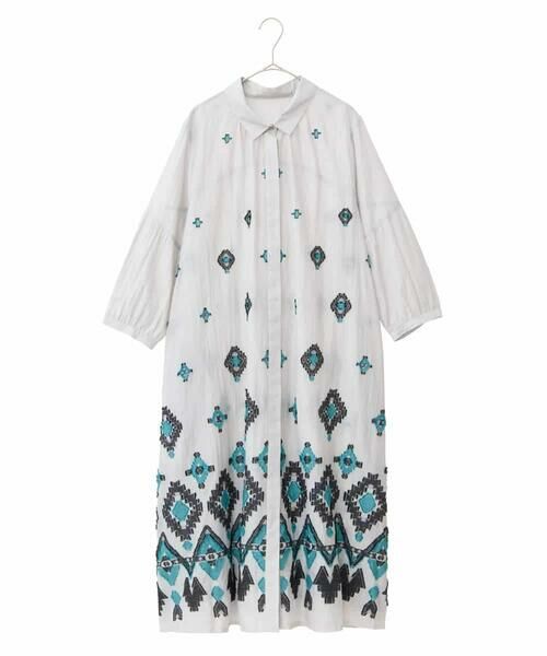 HIROKO BIS GRANDE / ヒロコビス グランデ ロング・マキシ丈ワンピース | 【大きいサイズ】エスニックモチーフドレス /洗える(ライトグレー)