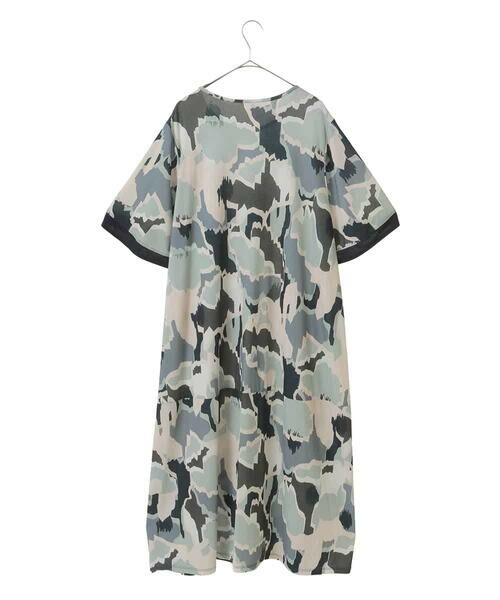 HIROKO BIS GRANDE / ヒロコビス グランデ ロング・マキシ丈ワンピース | 【大きいサイズ】迷彩フラワーコクーンデザインワンピース /洗濯機で洗える | 詳細1