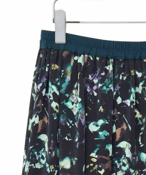 HIROKO BIS GRANDE / ヒロコビス グランデ ロング・マキシ丈スカート | 【大きいサイズ】リーフプリントスカート /洗濯機で洗える | 詳細2