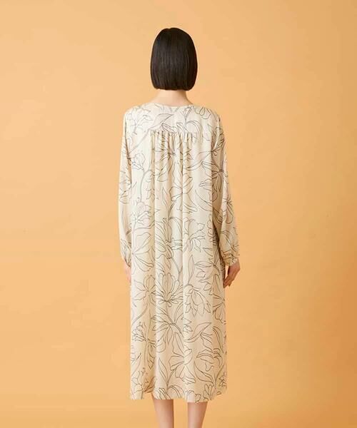 HIROKO BIS GRANDE / ヒロコビス グランデ ロング・マキシ丈ワンピース | 【大きいサイズ】ボタニカルモチーフピンタックワンピース | 詳細10