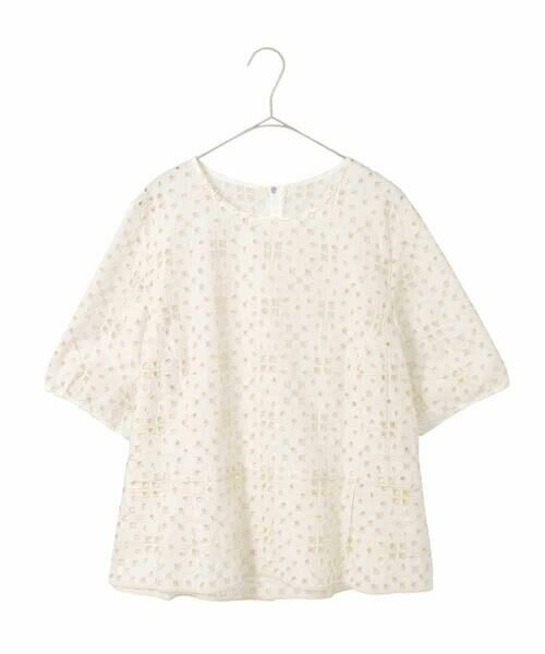 HIROKO BIS GRANDE / ヒロコビス グランデ シャツ・ブラウス | 【大きいサイズ】アイレット刺繍タックヘムブラウス（アイボリー）