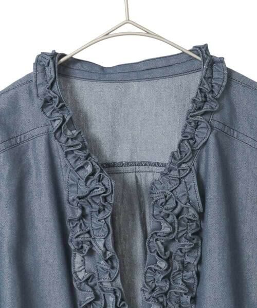 HIROKO BIS GRANDE / ヒロコビス グランデ シャツ・ブラウス | 【大きいサイズ】フリルアクセントダンガリーブラウス | 詳細2