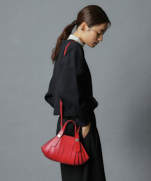 気分が上がるホリデーカラーのアイテムをご紹介いたします。