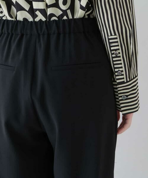 HIROKO KOSHINO / ヒロココシノ チノ・ワークパンツ | 【洗濯機で洗える】タックデザインパンツ | 詳細4