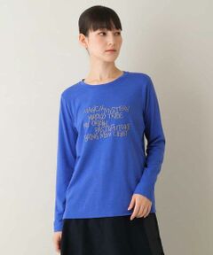 ラメ糸刺繍のロゴメッセージがアクセントのデザインTシャツ。ミリオラメントベア天竺ならではのシワになりにくく、ソフトフィットな着用感で上質な風合いなのも魅力です。サイドスリット入りのベーシックな長袖タイプでロングシーズン着合わせしやすいのも嬉しいポイント。ジャケットインで胸元のアクセントを覗かせたコーディネートもおすすめです。<br>model:H170 B77 W58 H85 着用サイズ:M