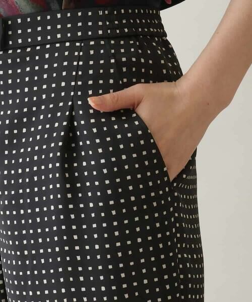 HIROKO KOSHINO / ヒロココシノ その他パンツ | スクエアドットサテンパンツ /日本製 | 詳細4