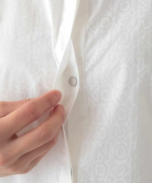 HIROKO KOSHINO / ヒロココシノ シャツ・ブラウス | ロゴプリントボリュームスリーブブラウス /洗える | 詳細8