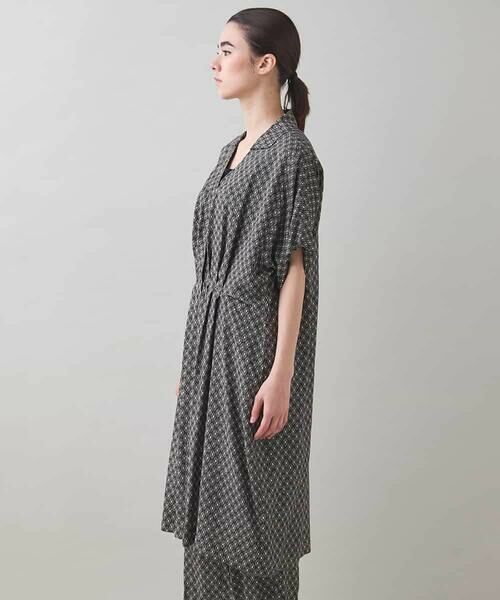 HIROKO KOSHINO / ヒロココシノ ロング・マキシ丈ワンピース | 幾何シャイニープリントワンピース/日本製/洗える | 詳細1