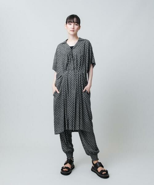 HIROKO KOSHINO / ヒロココシノ ロング・マキシ丈ワンピース | 幾何シャイニープリントワンピース/日本製/洗える | 詳細11